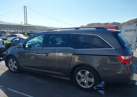 2013 Honda Odyssey Touring/Touring Elite from USA, damaged, VIN 5FNRL5H92DB013273
